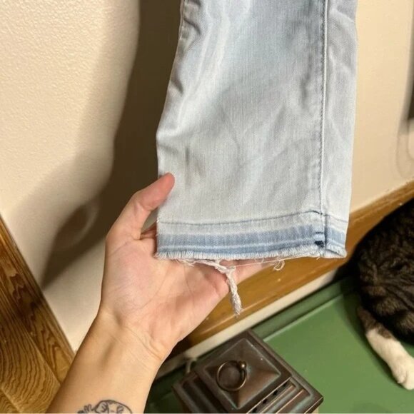 Articles of Society Women's Jeans 26 Ankle Fringe Cuffs Comfy Relaxed Light Wash - Picture 4 of 8